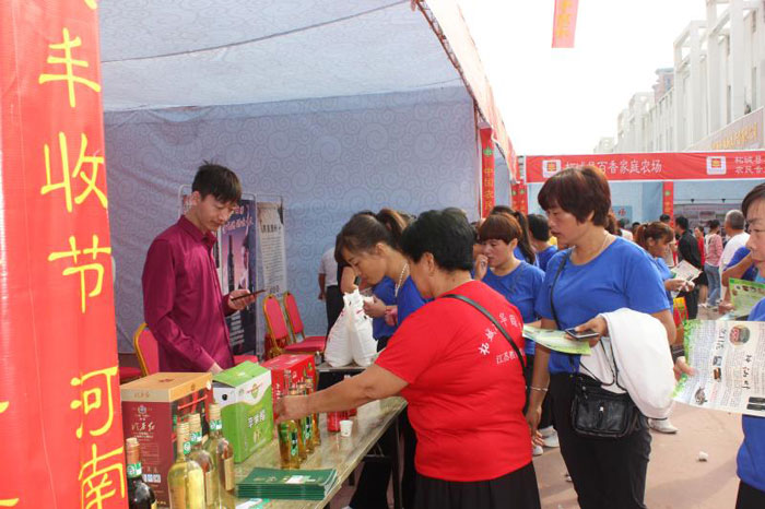 民權縣參加商丘(柘城)分會場舉辦的“河南省首屆中國農民豐收節(jié)”