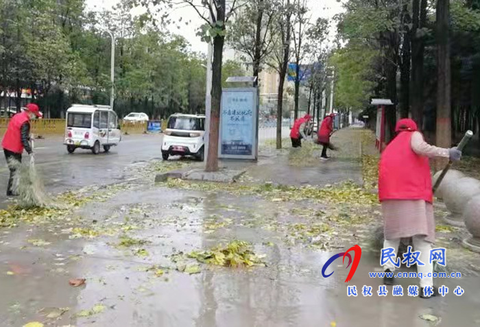 縣民族學(xué)校教師志愿者積極參與創(chuàng)建全國(guó)文明城全國(guó)衛(wèi)生城活動(dòng)