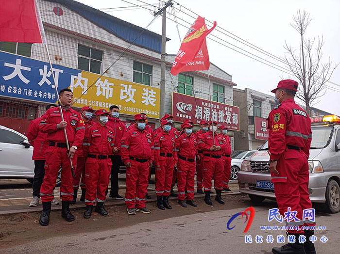 防控消殺 民權(quán)縣斑馬應急救援隊在行動