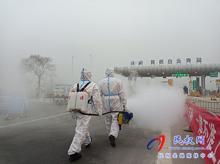 防控消殺 民權(quán)縣斑馬應急救援隊在行動