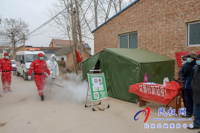 人和鎮(zhèn)特邀愛心斑馬義務救援隊進行全鎮(zhèn)消殺