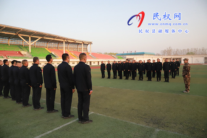 民權縣城市管理局:開展“強基礎 轉作風 樹形象”軍事化訓練活動?