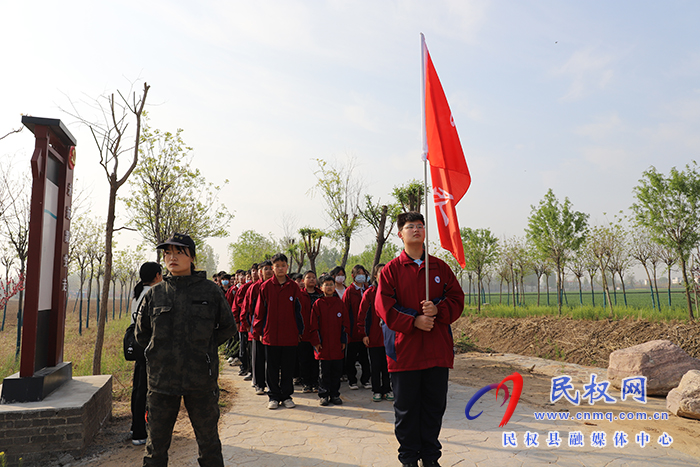 民權(quán)縣第一初級(jí)中學(xué)開展青春長(zhǎng)征紅色研學(xué)主題活動(dòng)