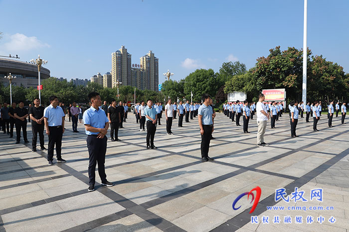 民權(quán)縣“雙擁號”公交車發(fā)車儀式舉行