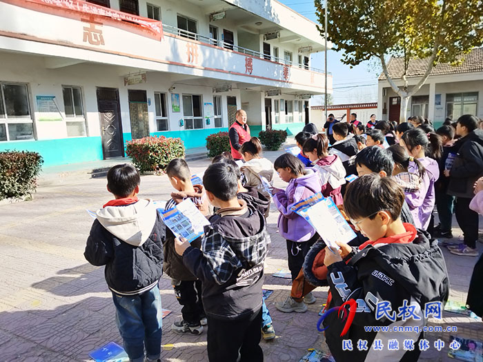 民權(quán)縣幫扶好人協(xié)會(huì)宣講團(tuán)進(jìn)校園開展好人事跡宣講活動(dòng)