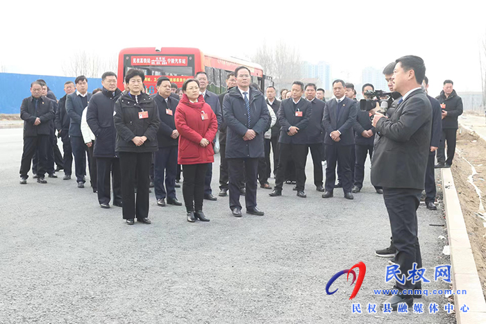 出席民權(quán)縣第十六屆人民代表大會(huì)第五次會(huì)議的人大代表視察城市建設(shè)和重點(diǎn)項(xiàng)目