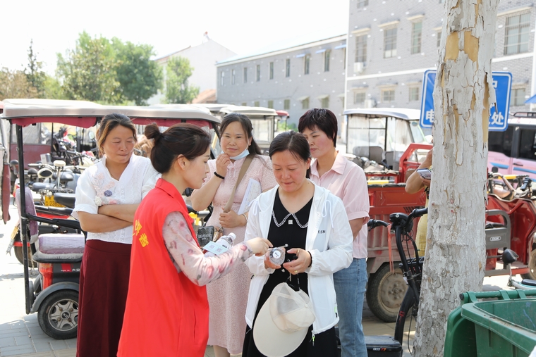 民權(quán)縣圖書館組織開展 “閱讀點(diǎn)亮未來·助力高考夢想”志愿服務(wù)活動(dòng)