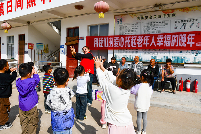 童心敬老 情暖重陽 ——人和鎮(zhèn)人西幼兒園組織開展走進(jìn)敬老院活動(dòng)