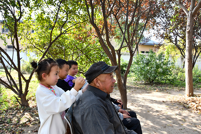 童心敬老 情暖重陽 ——人和鎮(zhèn)人西幼兒園組織開展走進(jìn)敬老院活動(dòng)